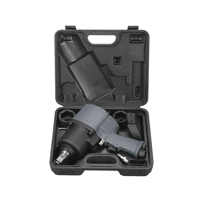 Пневмогайковерт ударный FUBAG IW1600 3/4 дюйма с набором головок в кейсе