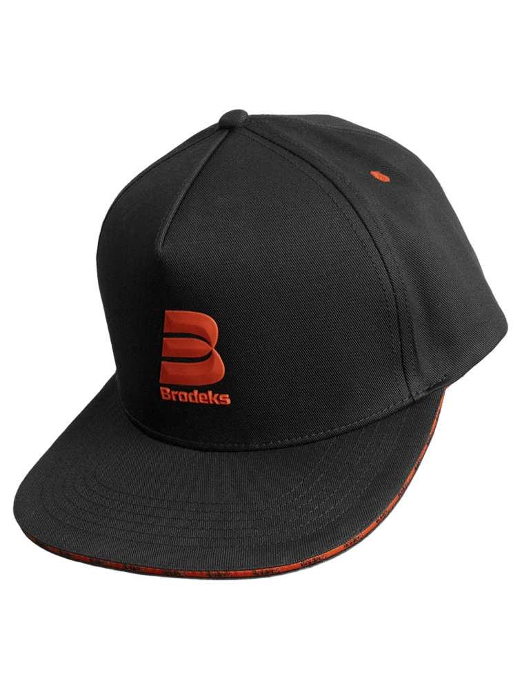 Бейсболка BRODEKS KM131 (красный/черный) Бейсболка BRODEKS KM131 (красный/черный)